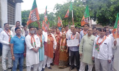 भाजपा कार्यक्रताओं ने कोंग्रेस सरकार के खिलाफ नारेबाजी कर किया प्रदर्शन