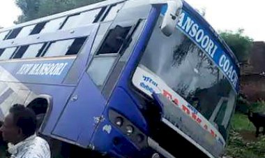 यात्रियों से भरी बस पलटी, 50 यात्री बाल बाल बचे, यात्रियों को आई मामूली चोटें
