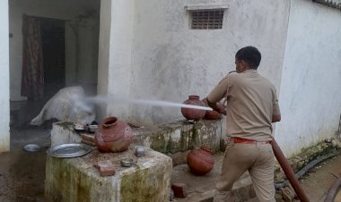 गैस सिलेंडर में लगी आग, घरेलू सामान जला
