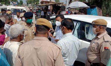 अवैध वसूली व डम्पिंग यार्ड के विरोध में ग्रामीणो ने सौंपा ज्ञापन