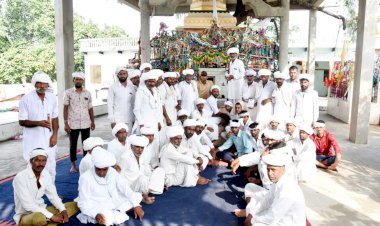 बाघोली के हीरामल मंदिर में नारायणी माता मंदिर से लाई गई कांवड़ चढ़ाकर किया जलाभिषेक