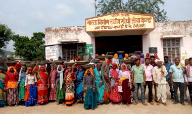 माचाड़ी राजीव गांधी सेवा केंद्र पर मस्टरोल को लेकर नरेगा श्रमिकों ने किया हंगामा