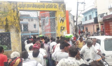 सहकारी समितियों में पहुंचा यूरिया, उमड़े किसानो की लगीं लाईने