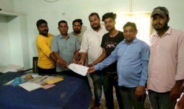 टोल रोड़ पर पानी भराव रोकने  को लेकर कनिष्ट अभियंता को सौंपा ज्ञापन
