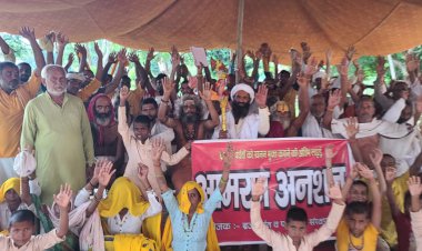 ब्रज के पर्वतों पर खनन बन्द कराने की मांग को लेकर 11 साधुओं का आमरण अनशन दूसरे दिन भी रहा जारी