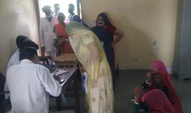 दुजाना गांव में हुआ कोविड वैक्सीनेशन शिविर का आयोजन, हुई धक्का मुक्की