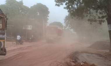 अलवर-बहरोड़ राजमार्ग पर धुलं के उड़ते गुब्बार से परेशान लोगों ने अधिकारियों से की समाधान की मांग