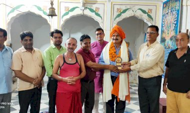 लोहार्गल के गोपाल मंदिर में अतिरिक्त पुलिस अधीक्षक का हुआ सम्मान