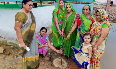 महिलाओं ने मंदिर परिसर में वृक्षारोपण कर मनाया श्रावण हरियाली अमावस्या