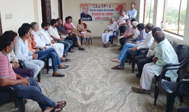 विधायक खैरिया ने नपा के पार्षदों व हारे हुए प्रत्याशियों की ली बैठक
