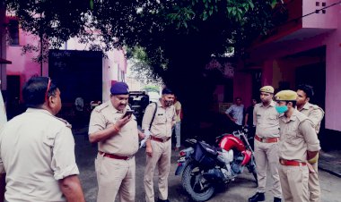 लाठी-डंडे से मारपीट होने के बाद हुई फायरिंग, दो घायल, जिला अस्पताल में भर्ती