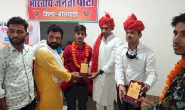 आदिवासी दिवस पर मीनेश भगवान व बिरसा मुंडा को किया याद