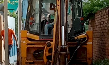 खैरथल कस्बे के वार्ड नंबर 18 कॉलोनी में 1947 के बाद डाली गई पेयजल पाइप लाइन