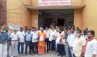 पुजारी के साथ मारपीट करने वालो के ख़िलाफ़  कार्यवाही करने की मांग को लेकर पाराशर समाज भीलवाड़ा ने मुख्यमंत्री के नाम सौपा ज्ञापन