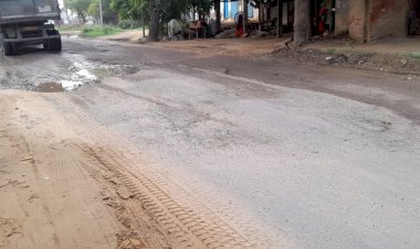 हमें डराती है तस्वीरों में हकीकत,  बदहाल सड़कें सरकार को दिखाती है आईना