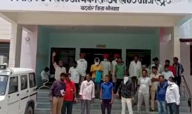 फर्जी जाति प्रमाण पत्र के मामले में जिला कलेक्टर के नाम पर उपखंड अधिकारी को सौपा ज्ञापन