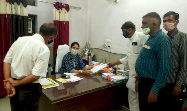 आजाद मंच भारत ने सवर्ण आयोग गठन के लिए प्रधानमंत्री के नाम एडीएम सिटी अलवर को सौंपा ज्ञापन