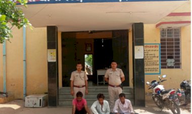 चोरी की मोटरसाइकिल सहित तीन शातिर अभियुक्त गिरफ्तार