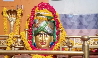 निम्बार्क आश्रम में शिव पुराण कथा शुरू तिरंगे रंग मे रंगे देव व देवालय