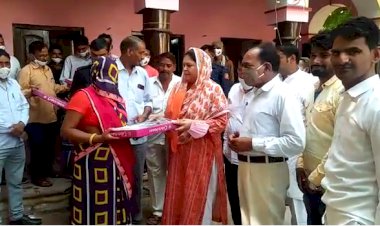विधायक ने किया ध्वजारोहण, नगरपालिका के सफाई कर्मचारियों का किया सम्मान