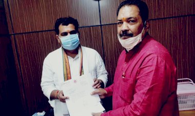 बिजली की समस्याओं को लेकर विधायक दातागंज ने ऊर्जा मंत्री को सौंपा पत्र