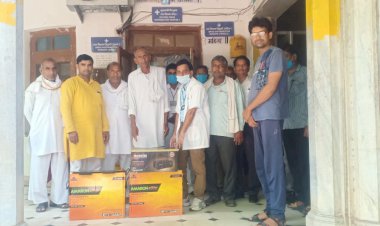 सब्जी मंडी यूनियन ने चिकित्सालय प्रभारी को सौंपी इनवेंटर-बैटरी