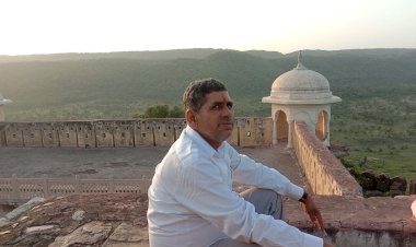 थानागाजी विधायक मीणा ने नीलकंठ महादेव के दर्शन कर काकंवाडी किले का किया निरीक्षण