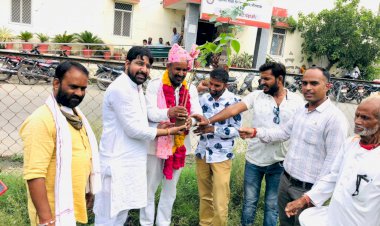 किसान मोर्चा ने एमजीएच रक्तदान कर किया पौधारोपण