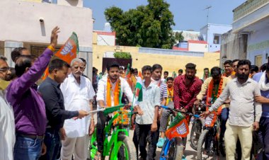 भाजपा युवा कार्यकर्ताओं ने तिरंगा साइकिल यात्रा निकाली
