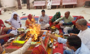 हवन-यज्ञ की पूर्णाहुति के बाद हुआ प्रसाद वितरण