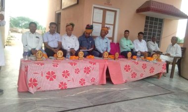 बन्नाराम मीणा आदिवासी मीणा छात्रावास टोडी में जिला शिक्षा अधिकारी का किया गया स्वागत