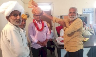 चॅवरा पटवारी जुगलाल चौधरी का पदोन्नति होम पर किया भव्य स्वागत