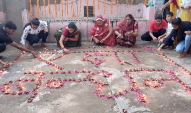 रक्षाबंधन के पर्व पर वनखण्डी महादेव मंदिर पर महिलाओं ने झूला झूले, हुआ दीपदान का कार्यक्रम