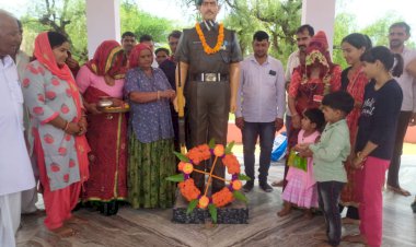 पोसाना में बहिनों ने अमर शहीद स्मारक जाकर अपने भाइयों की कलाइयों पर बांधी राखियां