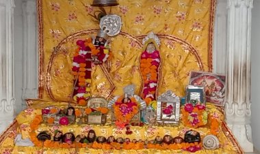 बांके बिहारी की देख छटा मेरो मन हो गयो लता-पता, मंदिर में बही भजनों की रसगंगा