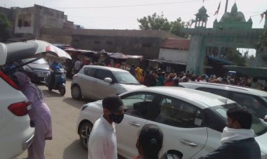 बाबा मोहनराम के मेले में उमड़ी भक्तों की भारी भीड़,  मन्नत मांग चढ़ाया प्रशाद,जगह जगह लगे भंडारे