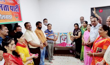 पूर्व केंद्रीय मंत्री जेटली व पूर्व राज्यपाल कल्याण सिंह को भाजपा जिला कार्यालय पर अर्पित की पुष्पांजलि