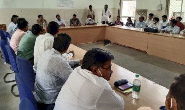 विधायक बलजीत यादव ने आमजन की जन समस्याओं को लेकर प्रशासनिक अधिकारियों के साथ की मीटिंग