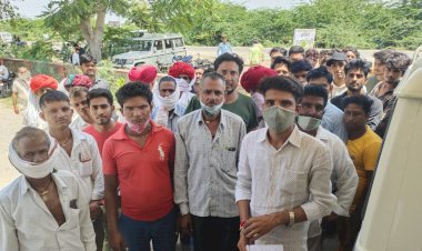 जानलेवा हमले के मामले में आरोपियों की जल्द हो गिरफ्तारी उपखंड अधिकारी को सौंपा ज्ञापन