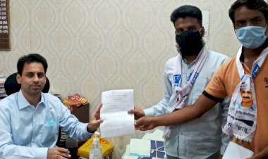 महाविद्यालय द्वारा अनावश्यक व अधिक फीस के विरोध मे छात्र युवा संघर्ष समिति ने सौपा ज्ञापन
