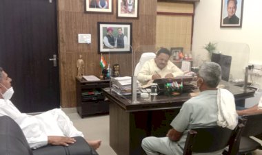 नारायणपुर गांव में उप स्वास्थ्य केंद्र खुलवाने की मांग को लेकर चिकित्सा मंत्री से मिले विधायक व सरपंच