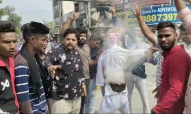 निजीकरण के खिलाफ युवा कांग्रेस ने फूंका मोदी का पुतला
