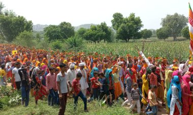 कलश यात्रा में उमड़ा श्रद्धा का सैलाब, सूरेर गांव में शिव महापुराण व देवनारायण कथा को लेकर निकाली कलश यात्रा