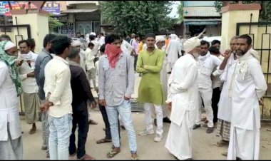 पति ने कुल्हाड़ी से गला काट की पत्नी की हत्या