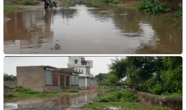 सीवरलाईन के अभाव में स्टेशन रोड पर लोगों का निकलना हुआ दुश्वार, धर्म प्रेमियों ने गंदे पानी की वजह से मंदिर जाना किया बन्द