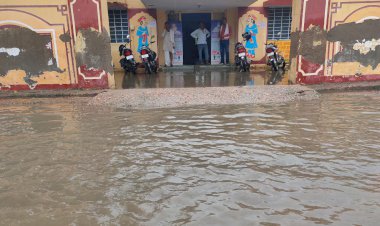 लक्ष्मणगढ़ कस्बे के जलभराव व जल निकासी मार्ग अवरुद्ध, घरों-दुकानों व सरकारी ऑफिसो में भरा गंदा पानी