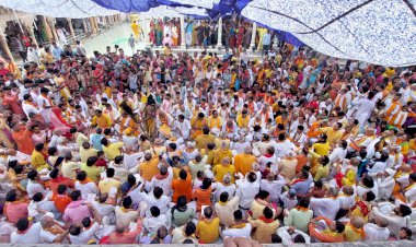 नंदगांव में कृष्णजनोत्सव पर ब्रजवासियों की विशाल पंचायत में नंदगांव के गोस्वामीयों ने दोनों पर्वतों को खनन मुक्त कराने के लिए भरी हुंकार