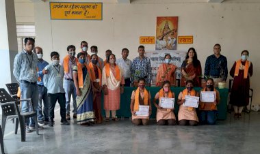 भारत विकास परिषद आज़ाद शाखा द्वारा 15 गुरुओं और 5 प्रतिभावान छात्राओं का किया गया सम्मान