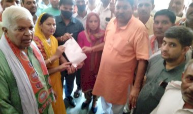 पूर्व विधायक रामहेत यादव ने कोटकासिम उपखंड अधिकारी को सौंपा ज्ञापन
