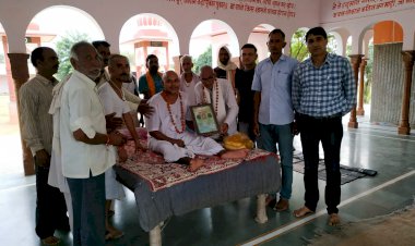 हंसनला बजरंग धाम में धर्म सभा में भक्तों ने ली नशा मुक्ति छोड़ने की शपथ